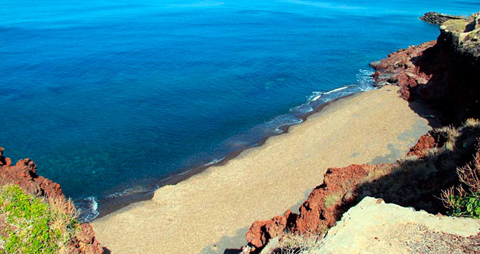 Фото пляжа Пори на Санторини недалеко от Фиры