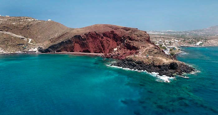 Фото с красным пляжем на острове Санторини